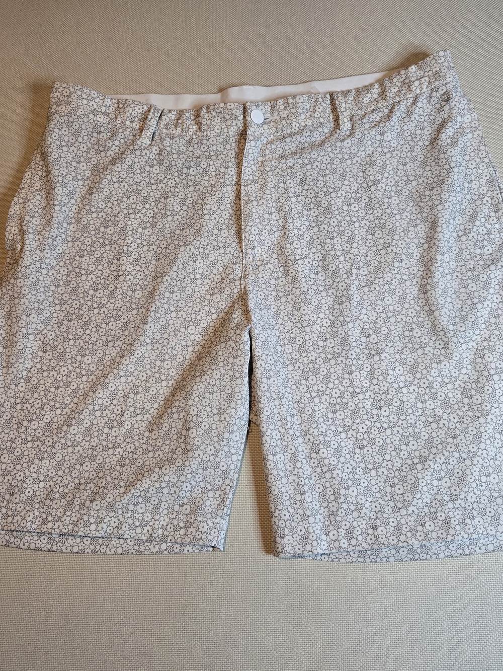 Adidas Men's Shorts 36 White with Grey Floral Print Golf Athletic 9" Inseam